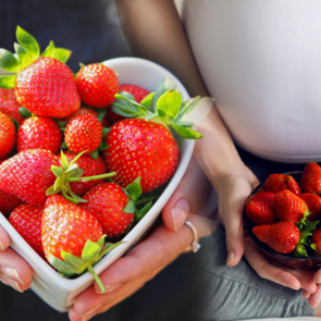Hamilelikte &ccedil;ilek yemek leke yapar mı? &Ccedil;ileğin zararı var mı?