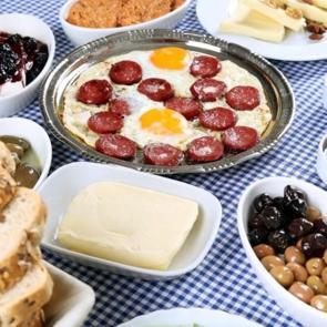 Susatmayan sahur men&uuml;s&uuml; nasıl hazırlanır? Tok tutan pratik sahur yiyecekleri