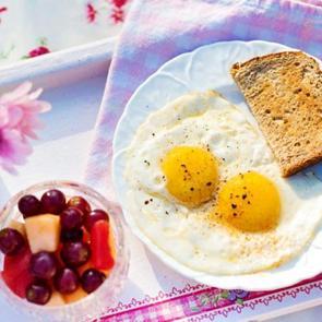 &Ccedil;alışırken sağlıklı nasıl beslenilir?  &Ccedil;alışanlara &ouml;zel metabolizma hızlandıran diyet