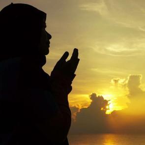 Adetli kadın hangi ibadetleri yapabilir? Adetliyken okunacak dualar ve zikirler neler?