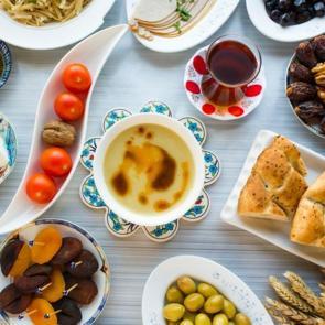 Kilo aldırmayan sahur ve iftar men&uuml;s&uuml; nasıl olur? Diyete uygun Ramazan &ouml;nerileri...