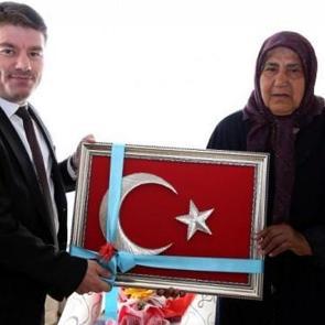 Anneler g&uuml;n&uuml;n&uuml;n en anlamlı ziyaretini yaptı