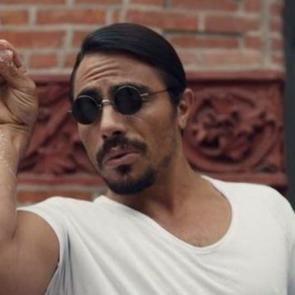 Nusret G&ouml;k&ccedil;e'den hayranlarına dudak u&ccedil;uklatan hediye