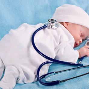 1 aylık bebekler ne yapabilir? 0-1 aylık (Yenidoğan) bebek gelişimi