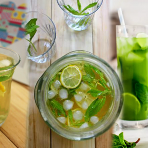 Kilo verdiren buzlu yeşil &ccedil;ay nasıl yapılır? Soğuk yeşil &ccedil;ay tarifi