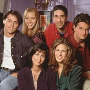 Friends ekibi koronavir&uuml;s bağışı karşılığında dizi &ccedil;ekimlere davet ediyor!