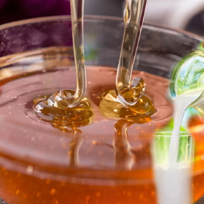 Ballı s&uuml;t kilo aldırır mı? Muz ve s&uuml;t diyeti ile kilo verme y&ouml;ntemi