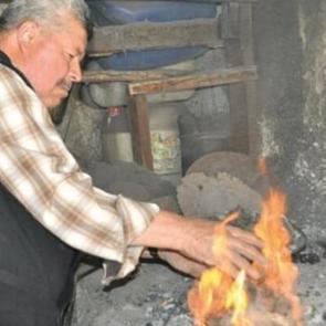 61 yıldır bunu yapmaktan vazge&ccedil;medi! Tarih olacak