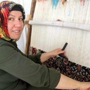 Balkonundan d&uuml;nyaya a&ccedil;ıldı