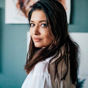 Nurg&uuml;l Yeşil&ccedil;ay ilk sergisini a&ccedil;ıyor