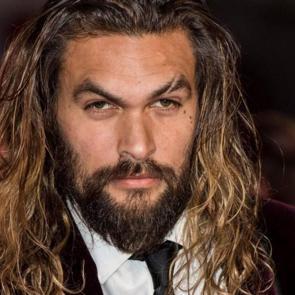 &Uuml;nl&uuml; oyuncu Jason Momoa kel ve zayıf haliyle karizmayı &ccedil;izdirdi!