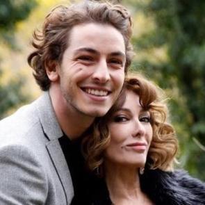 Zerrin Tekindor'un yeni imajını g&ouml;renler hayran kaldı!