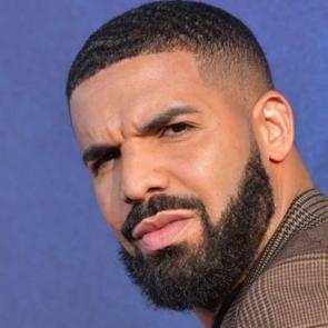 Drake'in evleneceği kadına &ouml;zel tasarladığı &ccedil;anta koleksiyonu ortaya &ccedil;ıktı!