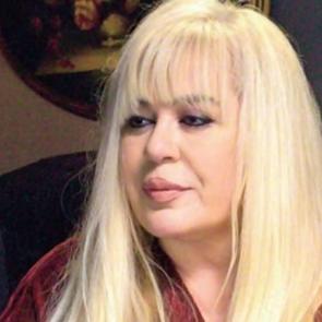 Zerrin &Ouml;zer sosyal medyanın diline d&uuml;şt&uuml;: Vah Vah &ouml;z&uuml;r dilerim!