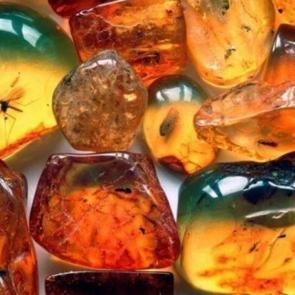 Kehribar taşının faydaları! Kehribar kolye ne işe yarar? Kehribar modelleri