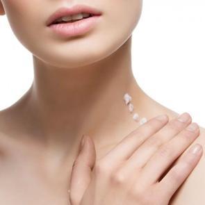 Boyun kırışıklarını gideren en etkili y&ouml;ntemler neler? Boyun kırışıklığı masajı