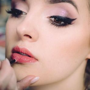 Kusursuz makyaj nasıl yapılır? Pratik makyaj &ouml;nerileri