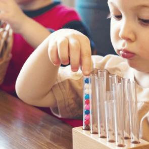 Montessori Eğitimi &ccedil;ocuklara nasıl uygulanır? Montessori nedir, faydaları neler?