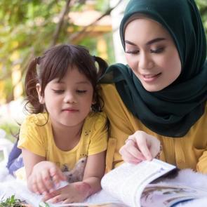 Saliha Erdim kaleme aldı: Kızım &ccedil;ok a&ccedil;ık giyiniyor, yanında utanıyorum