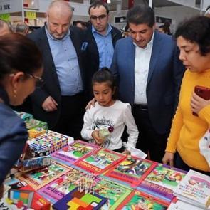 10 bin çeşit kitap okurları bekliyor