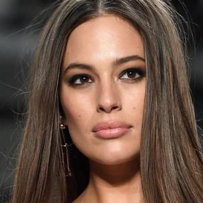 B&uuml;y&uuml;k beden Ashley Graham anne oldu!