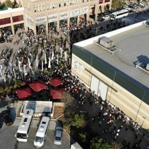 Ünlü yazarlar İstanbul Kitap Fuarı'nda kitaplarını imzaladı