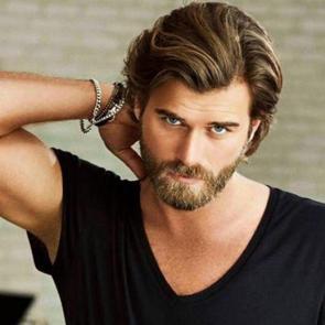 Kıvan&ccedil; Tatlıtuğ eşi Başak Dizer Kemerburgaz&rsquo;daki evlerine kapandı