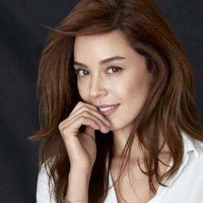 Azra Akın'dan karantina pozu!