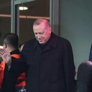 Cumhurbaşkanı Erdoğan, Başakşehir - Roma ma&ccedil;ını izledi