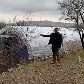 İşsiz kaldı, kendi imkanları ile tavuk &ccedil;iftliği kurdu