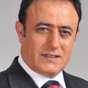 Mahmut Tuncer eldiven ve maske kullanımına dikkat etmiyor