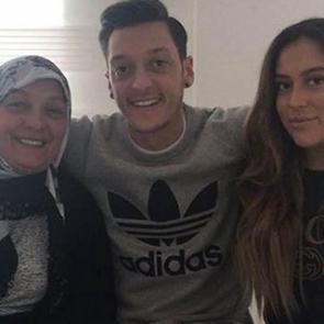 Mesut &Ouml;zil'den kafaları karıştıran paylaşım! Korku i&ccedil;indeyim...