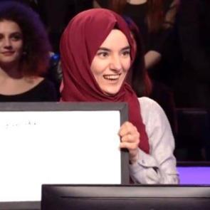 İşitme engelli &Uuml;mm&uuml; G&uuml;ls&uuml;m Kim Milyoner Olmak İster'e damga vurdu!