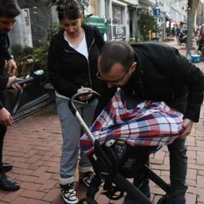 &Ccedil;ocuğuna nazar değmesin isteyen Ali Atay'dan &ouml;zel &ccedil;ağrı!