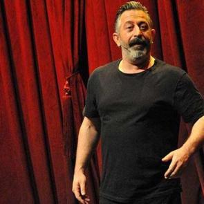 G&ouml;sterisi olan Cem Yılmaz'ı kapıda ambulans bekledi!