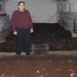 G&uuml;nde yarım saat &ccedil;alışıp, ayda 10 bin TL kazanıyor