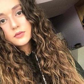 Bennu Yıldırım'ın kızı Ada annesine olan benzerliği ile dikkat &ccedil;ekti!