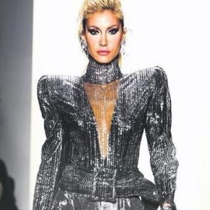 Podyum kazasıyla ilgili konuşan &Ccedil;ağla Şıkel: Her defile &ouml;ncesi 10 dakika dua ederim