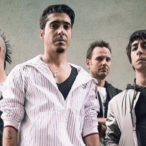 Manga grubu konser gelirini Elazığ'daki depremzedelere bağışladı