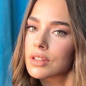 Hayranları Bensu Soral'ın heykelini yaptırdı! Oyuncu şaşkınlığını gizleyemedi...