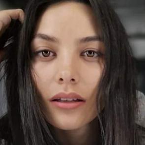 Hazal Filiz K&uuml;&ccedil;&uuml;kk&ouml;se yeni projesinin sinyallerini verdi!