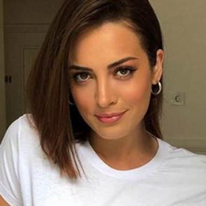 İrem Sak'ı babasının yanında utandıran soru!