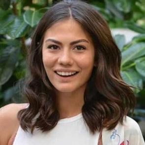 Demet &Ouml;zdemir adına 'Koruncuk Vakfı'na bağış!