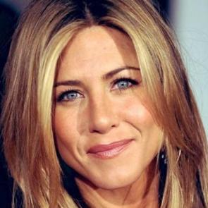 Jennifer Aniston yetiştiği evin istikrarsız ve g&uuml;vensiz yer olduğunu a&ccedil;ıkladı!