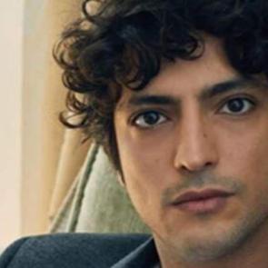 &Uuml;nl&uuml; oyuncu Taner &Ouml;lmez'i ne şoke etti? T&uuml;rkiye'nin i&ccedil;inde olduğu...