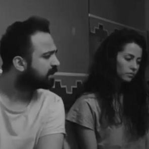 Derya Uluğ ve Asil G&ouml;k'&uuml;n Mehmet&ccedil;ik şarkısı ağlattı!