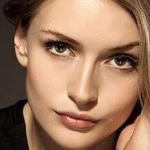 Yasemin Allen uyardı: &Ccedil;ekik g&ouml;zl&uuml; poz vermeyin!