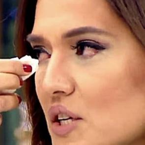 Pop&ccedil;u Demet Akalın'ın teyzesi &ouml;ld&uuml;! Acı haberi b&ouml;yle duyurdu...