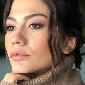 Demet &Ouml;zdemir'in hayranlarından bağış!
