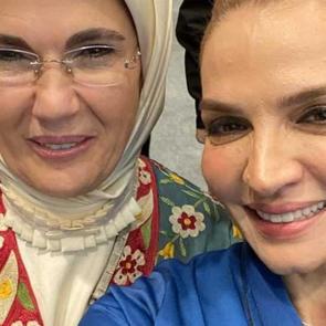 Ebru Akel'den Emine Erdoğan ile selfie paylaşımı!